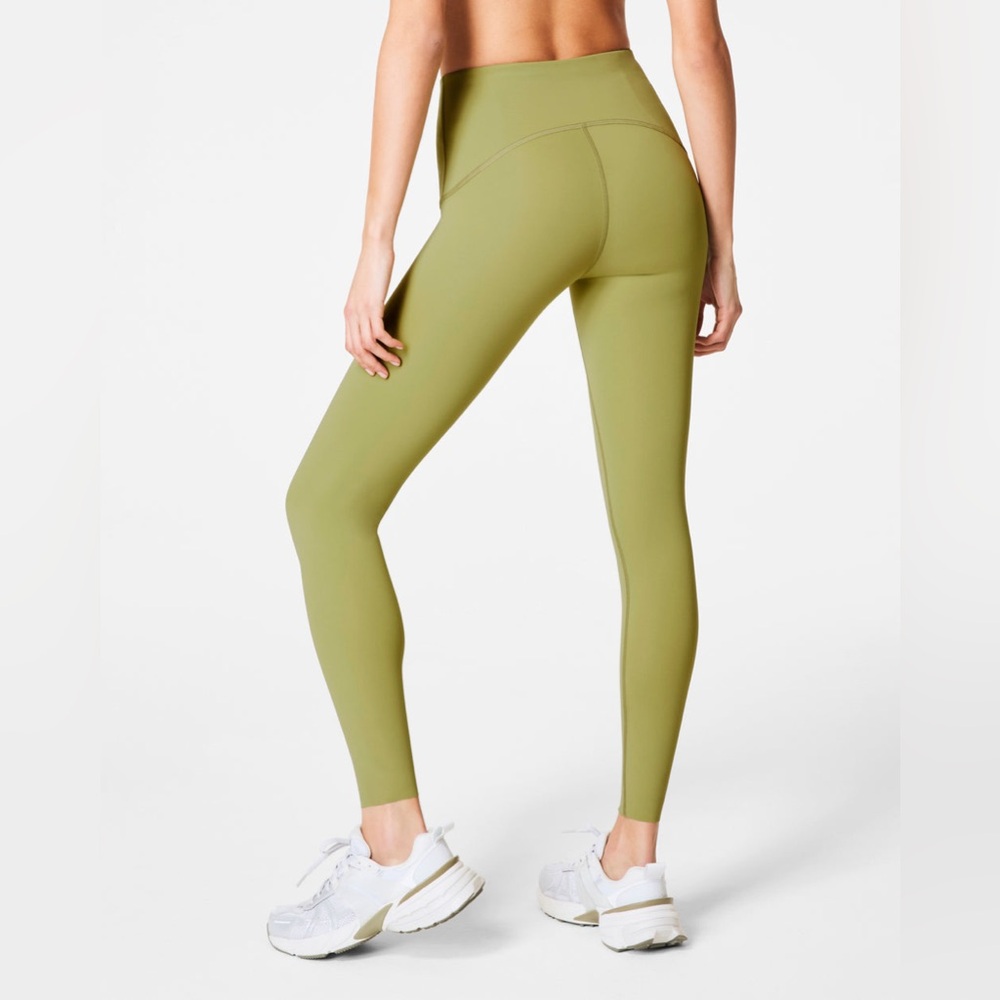 NWT! SPANXshape™ Booty Boost® Full Length Leggings in fresh “cypress” green!